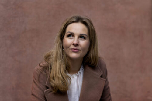 Psykoterapeut og klinikindehaver Louise Stokholm Psykoterapeut Louise Stokholm, indehaver af Klinik For Spiseforstyrrelser Hellerup
